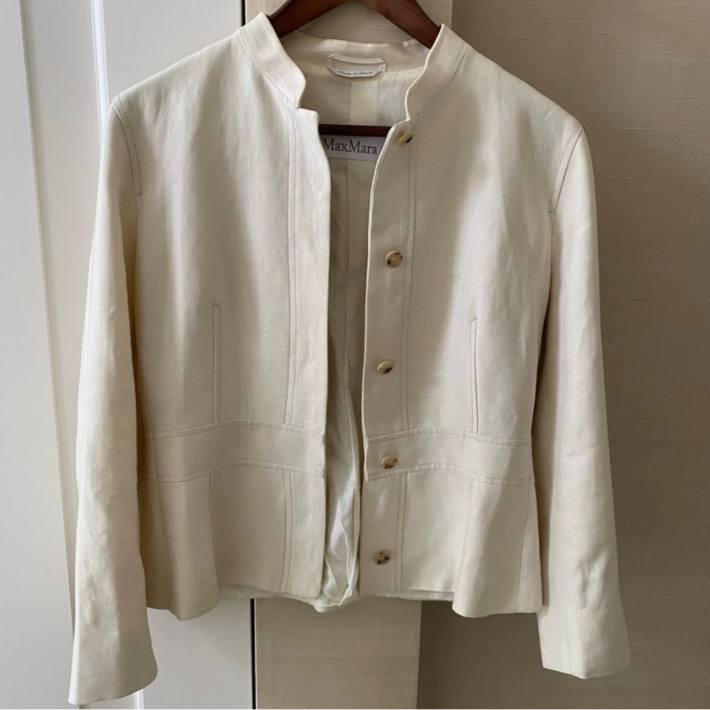 MaxMara Cream Textured Blazer with Modern Design